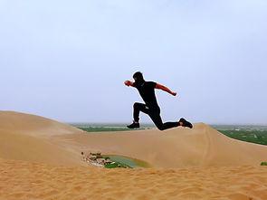瓜州停车区吃瓜,停车赏瓜，体验夏日田园风情